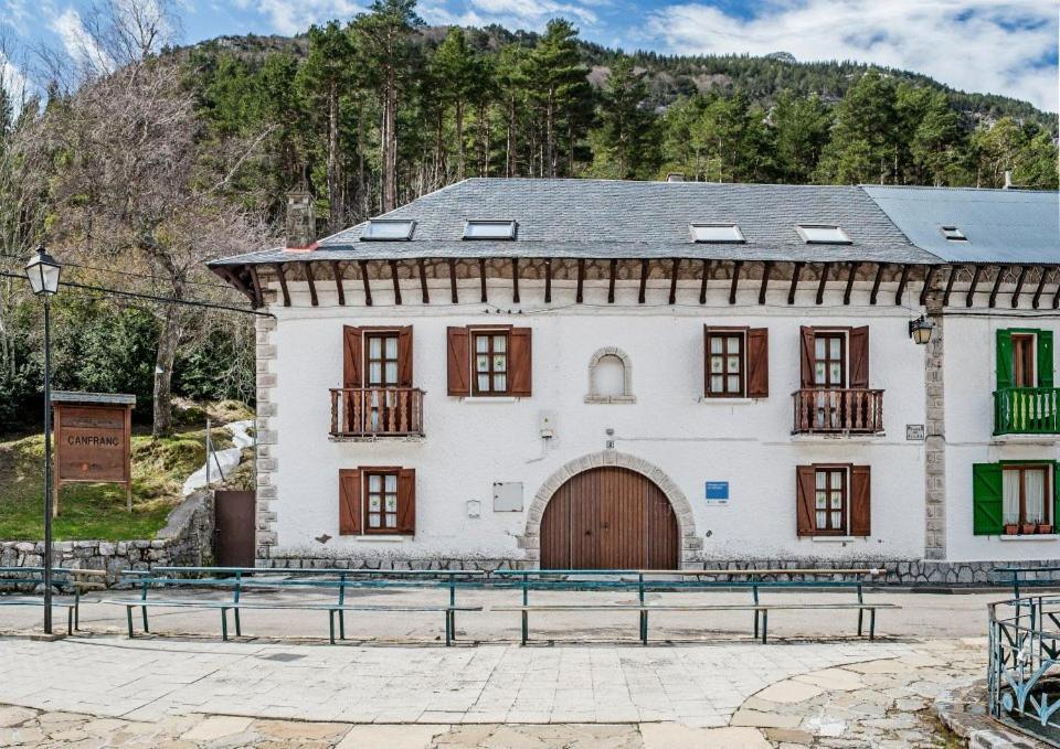Albergue De Canfranc Estacion Eksteriør bilde