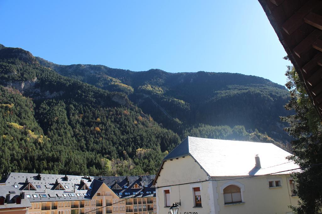 Albergue De Canfranc Estacion Rom bilde