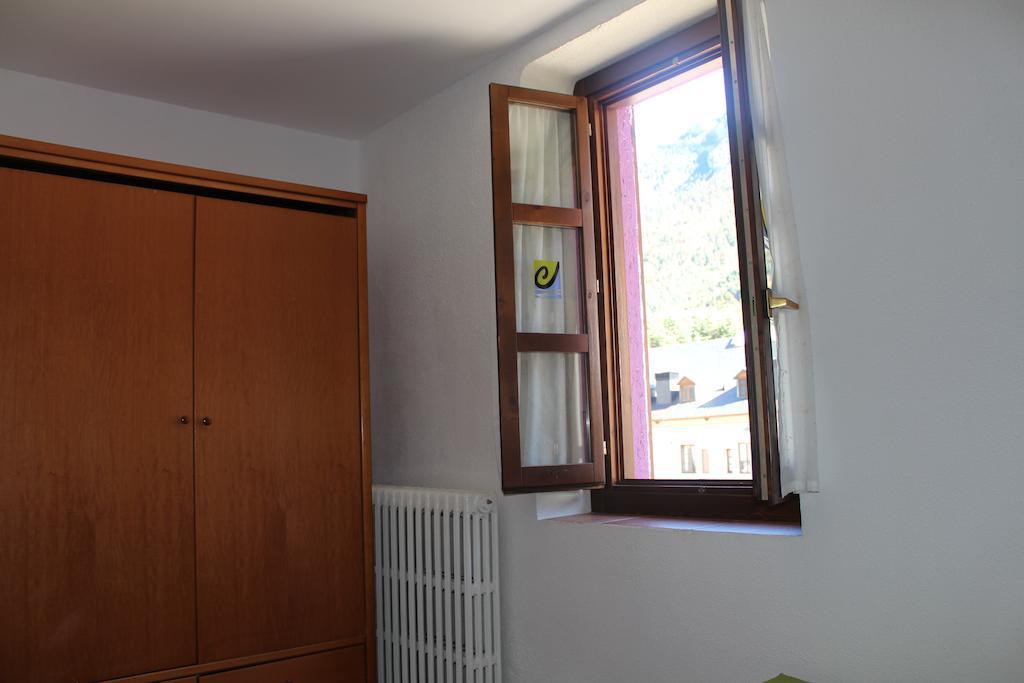 Albergue De Canfranc Estacion Rom bilde