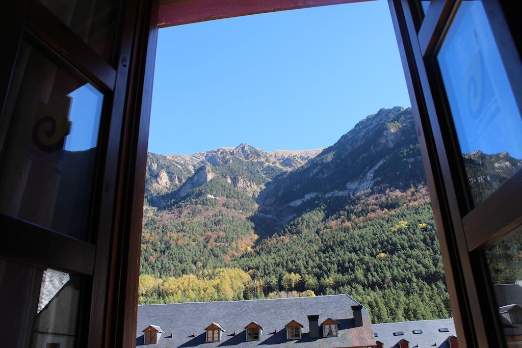 Albergue De Canfranc Estacion Rom bilde